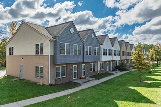 Forest & Fields in Des Moines, IA - Building Photo - Building Photo