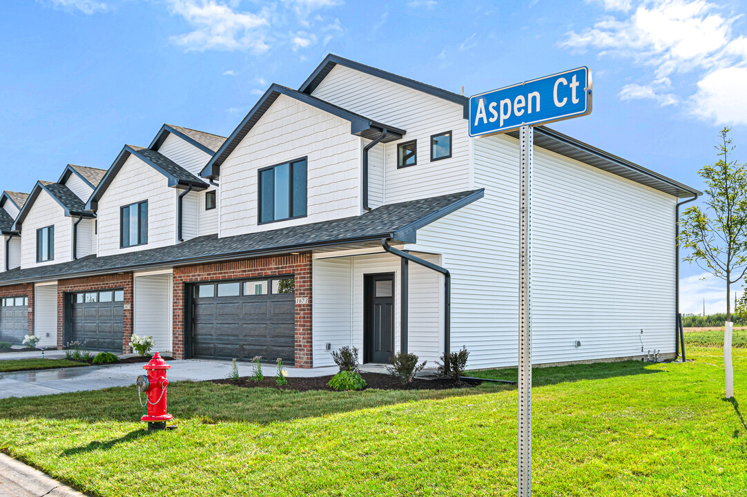 1600 Aspen Ct in North Liberty, IA - Foto de edificio