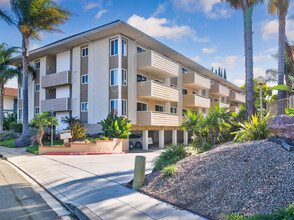 Village Green Apartments in Santa Clara, CA - Building Photo - Building Photo