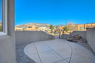 6211 Sedona Dr NE in Albuquerque, NM - Foto de edificio - Building Photo