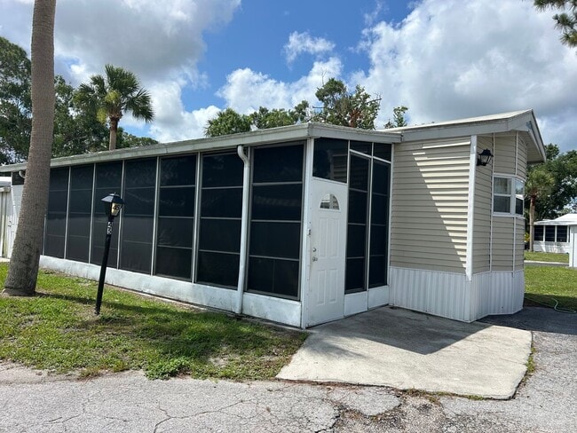45 Banana Ln in Sarasota, FL - Building Photo - Building Photo