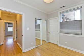 3042 W Diversey Ave, Unit 2S in Chicago, IL - Building Photo - Building Photo