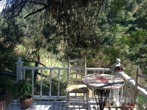 2252 Laurel Canyon Blvd, Unit 1bd Laurel Canyon ViewApt in Los Angeles, CA - Building Photo - Building Photo