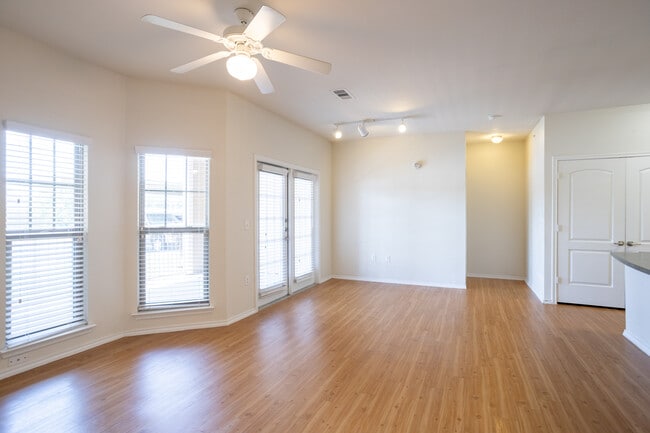 Cypress Creek at Wayside Drive Apartment Homes in Houston, TX - Building Photo - Interior Photo
