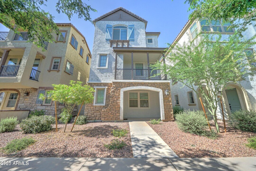1717 E Dogwood Ln in Gilbert, AZ - Building Photo