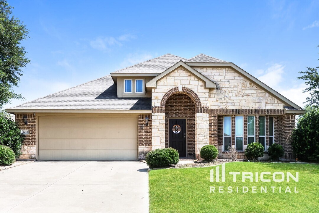 5453 Red Rose Trail in Midlothian, TX - Building Photo