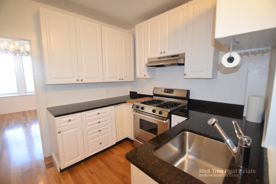 682 Parker St, Unit 1 in Boston, MA - Building Photo