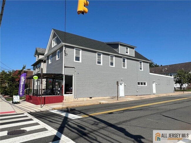 588 Livingston Ave in North Brunswick, NJ - Building Photo - Building Photo