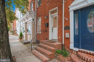 1811 E Pratt St in Baltimore, MD - Building Photo