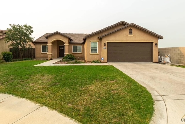 10825 Coronado Pointe Dr in Bakersfield, CA - Building Photo