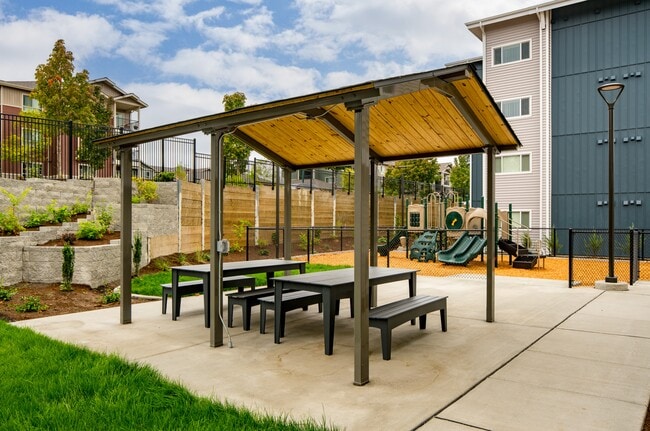 The Goat at Broadmoor in Pasco, WA - Building Photo - Building Photo