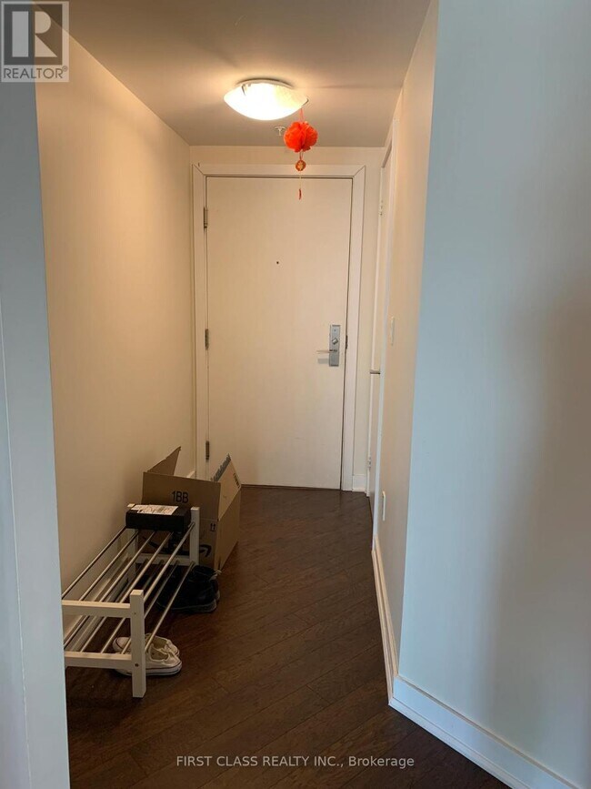 5740 Yonge St in Toronto, ON - Building Photo - Building Photo