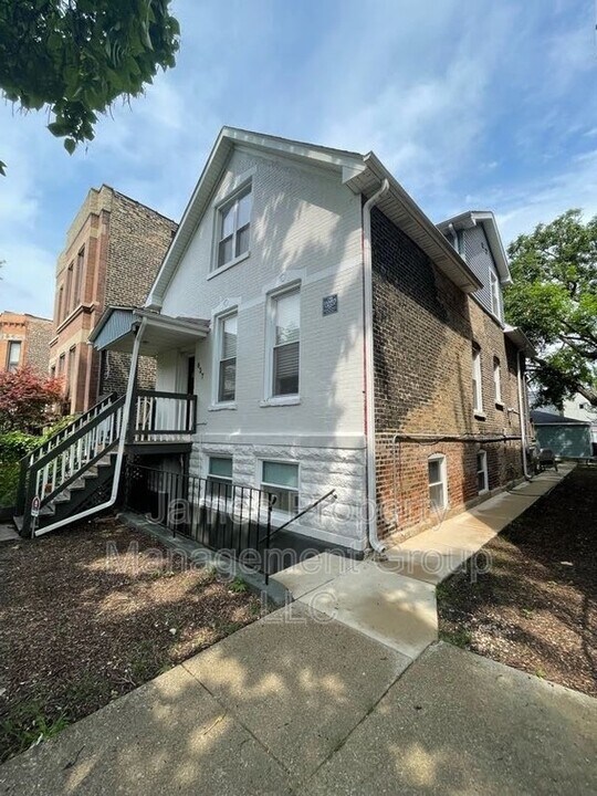 827 N Francisco Ave in Chicago, IL - Building Photo