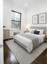 326 E 4th St, Unit 5B in New York, NY - Foto de edificio - Building Photo