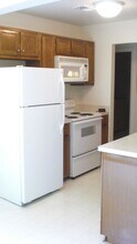 8121 Needwood Rd, Unit T103 in Derwood, MD - Building Photo - Building Photo