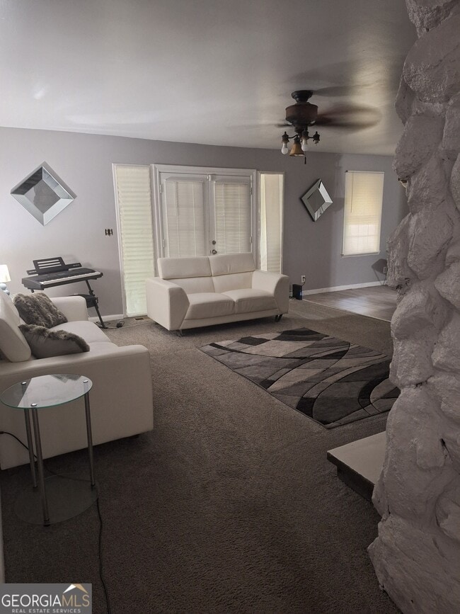 property at 1376 Country Ln Way NE