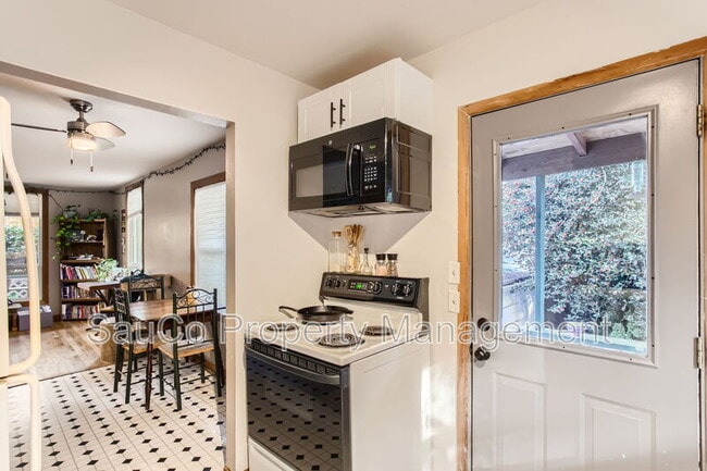 5110 NE Glisan St in Portland, OR - Building Photo - Building Photo