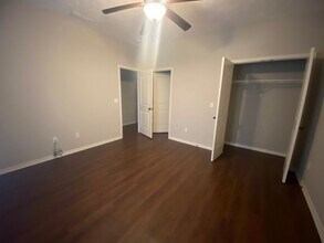 527 E Meadowmere St in Springfield, MO - Building Photo - Building Photo