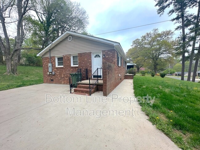 114 Lynnbrook Dr in Belmont, NC - Building Photo - Building Photo