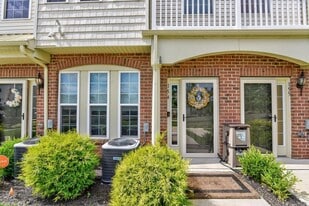 154 Kyle Dr, Unit 154 in Tinton Falls, NJ - Building Photo