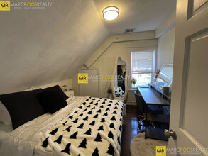 130 Brooks St, Unit #3 in Boston, MA - Foto de edificio - Building Photo