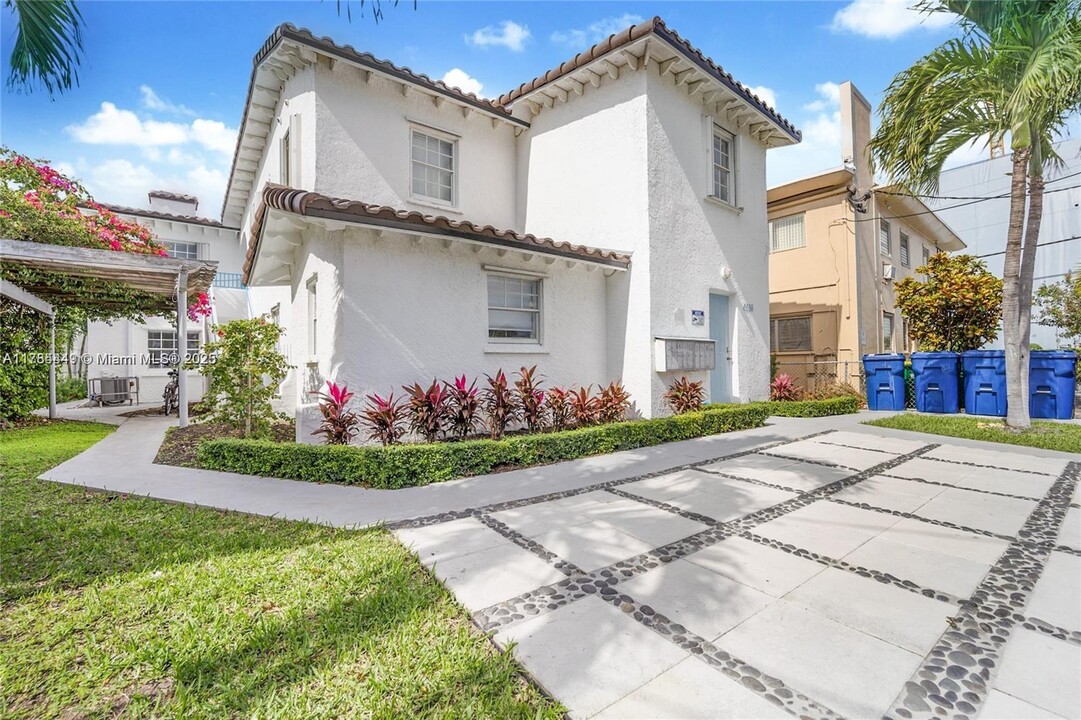 6966 Byron Ave in Miami Beach, FL - Foto de edificio