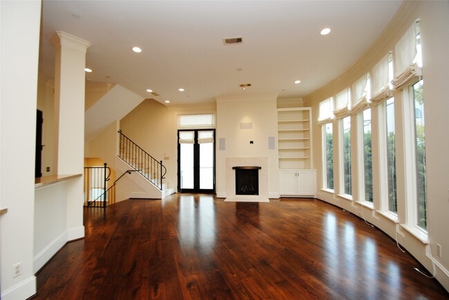 302 Calle Sevilla Pl in Houston, TX - Building Photo - Building Photo