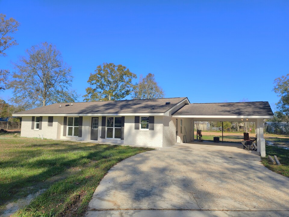 12097 Pendarvis Ln in Walker, LA - Building Photo