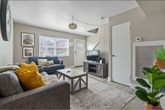 464 E Norwich Ave in Columbus, OH - Building Photo - Building Photo