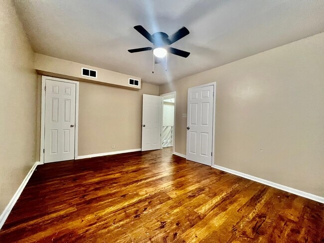 1207 Milam St in Liberty, TX - Building Photo - Building Photo