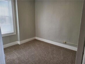 10525 Earle Ave in Cleveland, OH - Building Photo - Building Photo