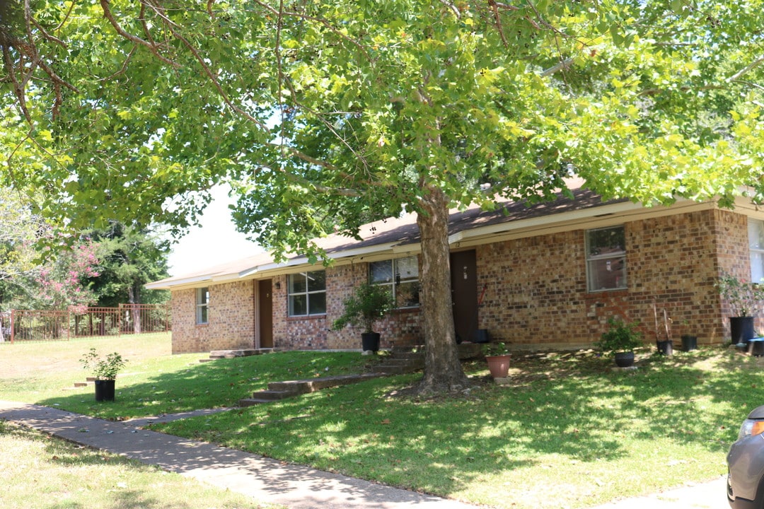 El Camino Apartments in Chireno, TX - Building Photo