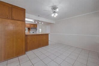 9922 Carlow Ln in La Porte, TX - Foto de edificio - Building Photo