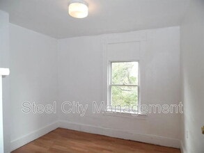 12 Cuyler Ave in Jeannette, PA - Building Photo - Building Photo