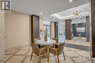 215 Wynford Dr in Toronto, ON - Building Photo - Building Photo