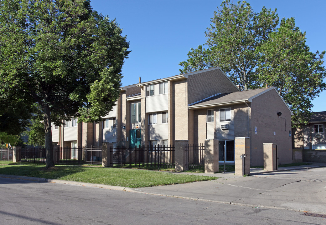 Greenbelt Place in Toledo, OH - Building Photo