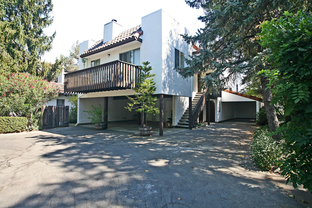 El Paso in San Anselmo, CA - Building Photo