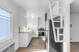 6120 Radford Ave in Los Angeles, CA - Building Photo - Building Photo