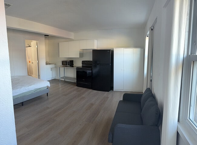 207 Arnett Dr, Unit Studio