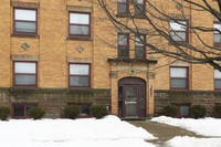 Clinton Apartment Building in Cleveland, OH - Foto de edificio - Building Photo