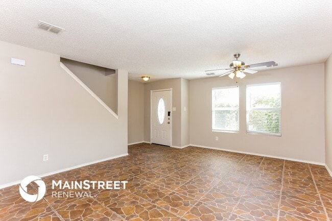 3011 Clemente Dr in Grand Prairie, TX - Foto de edificio - Building Photo