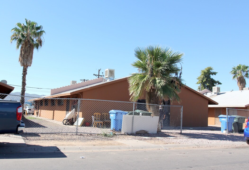 2343 E Pueblo Ave in Phoenix, AZ - Foto de edificio