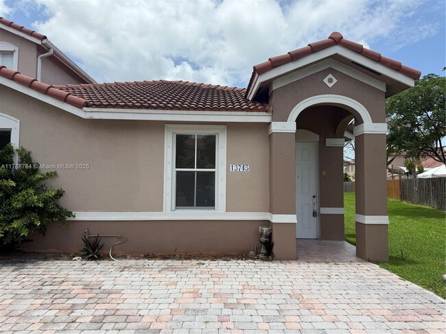 13745 SW 276th St in Homestead, FL - Building Photo - Building Photo