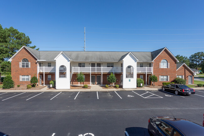 Whitebridge Apartments in Winterville, NC - Building Photo - Building Photo