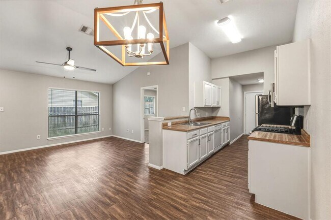 2302 Fuzz Fairway in Austin, TX - Building Photo - Building Photo