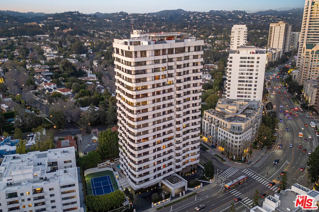 10601 Wilshire Blvd in Los Angeles, CA - Building Photo