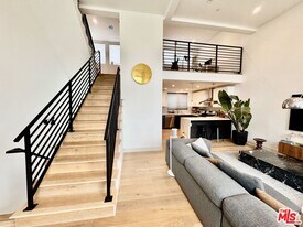2406 Glendale Ct in Los Angeles, CA - Building Photo