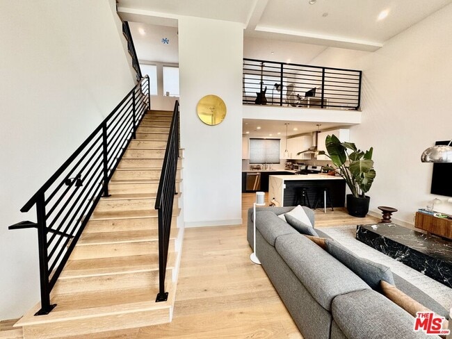 property at 2406 Glendale Ct