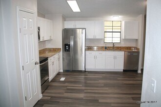 34404 Lodge Dr in Zephyrhills, FL - Building Photo - Building Photo