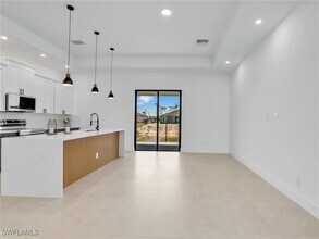 2010 NW 21st St in Cape Coral, FL - Building Photo - Building Photo